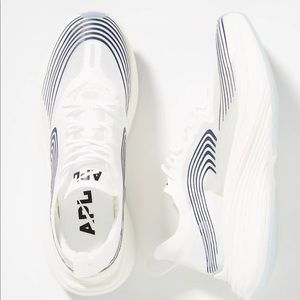 NWT APL Streamline Sneakers color: pearl - white and navy size 9